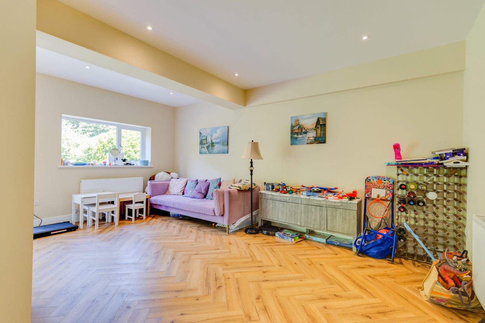 10 Evenlode Avenue, Penarth, CF64 3PD